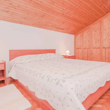 Apartment In 14985b *
