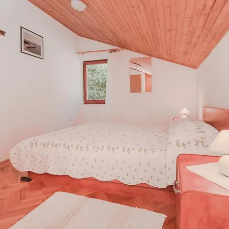 In 14985b Apartment
